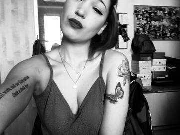 Public Photo of holly_red89