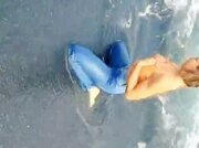 Mi faccio scopare in mare