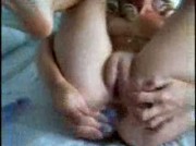 Angel scopa e si incula nella sua cameretta fino a venire